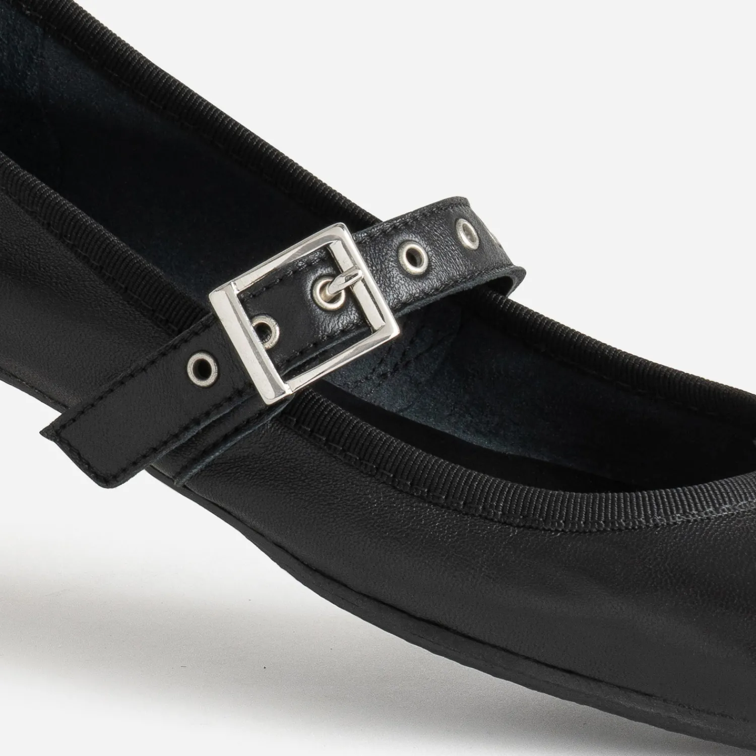 Eram Ballerines^Ballerine e en cuir avec bride à œillet NOIR