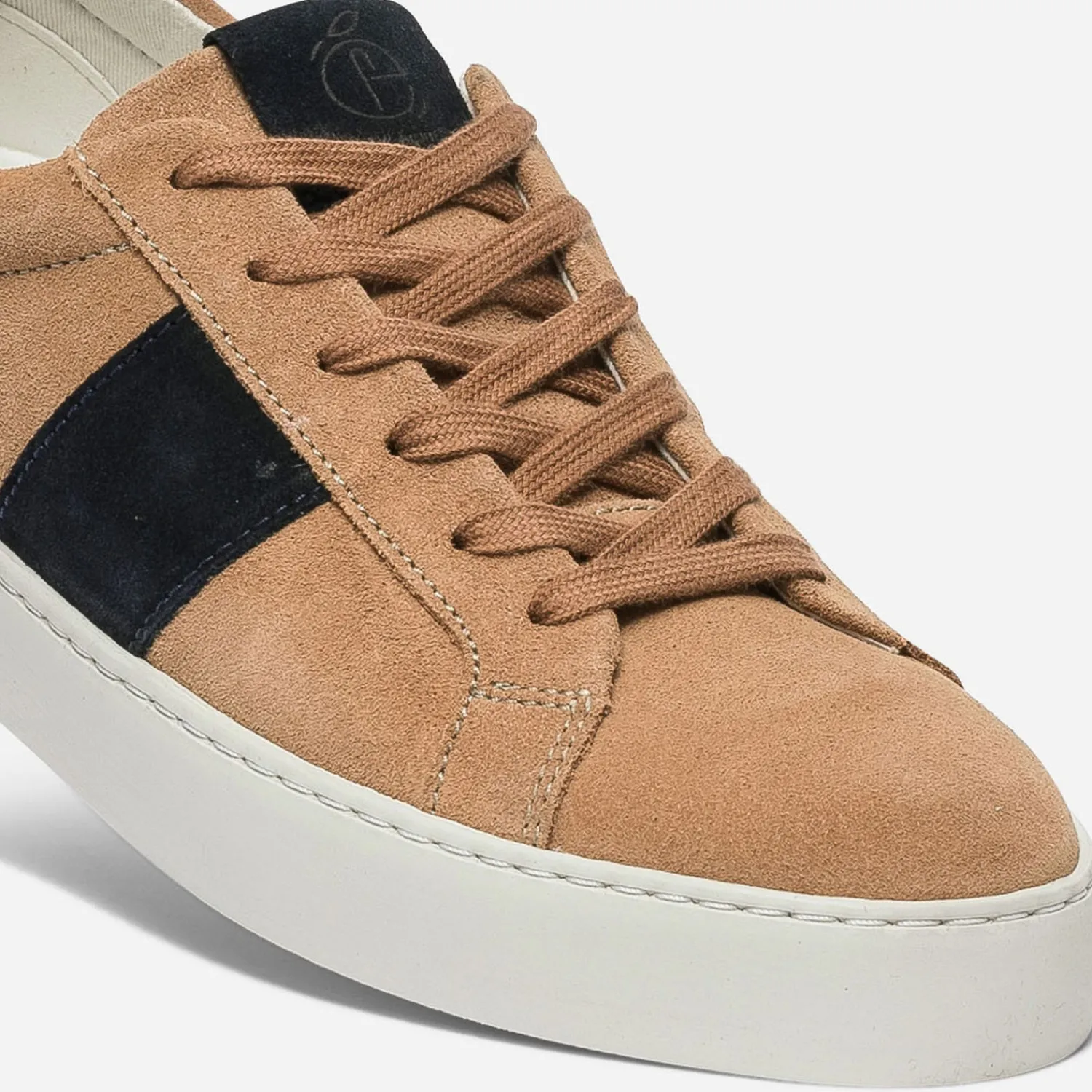 Eram Baskets/Tennis^Basket et marine en cuir velours éco-conçue COGNAC