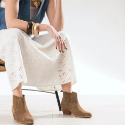 Texto Boots^Boots santiag cuir velours TAUPE