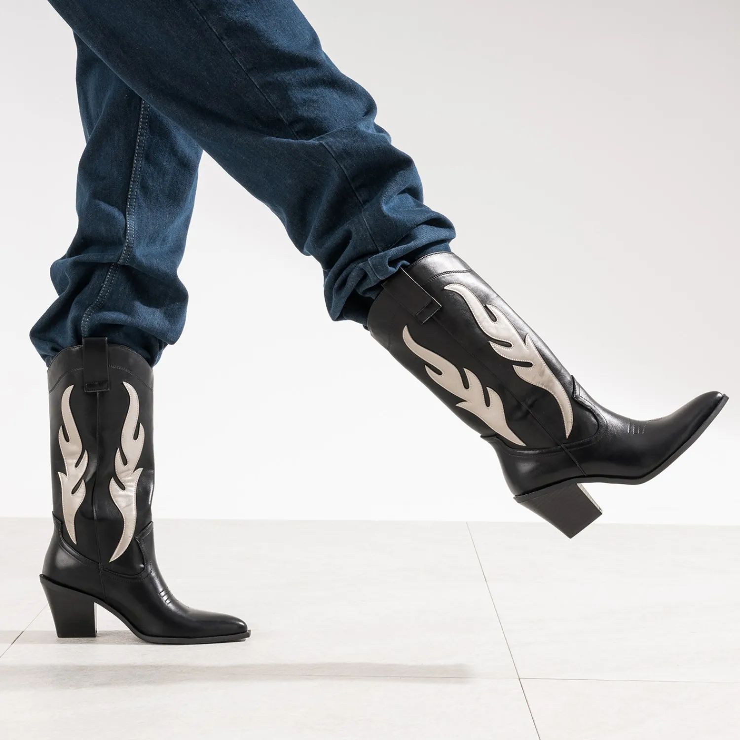 Texto Bottes^Botte santiag découpes grises NOIR