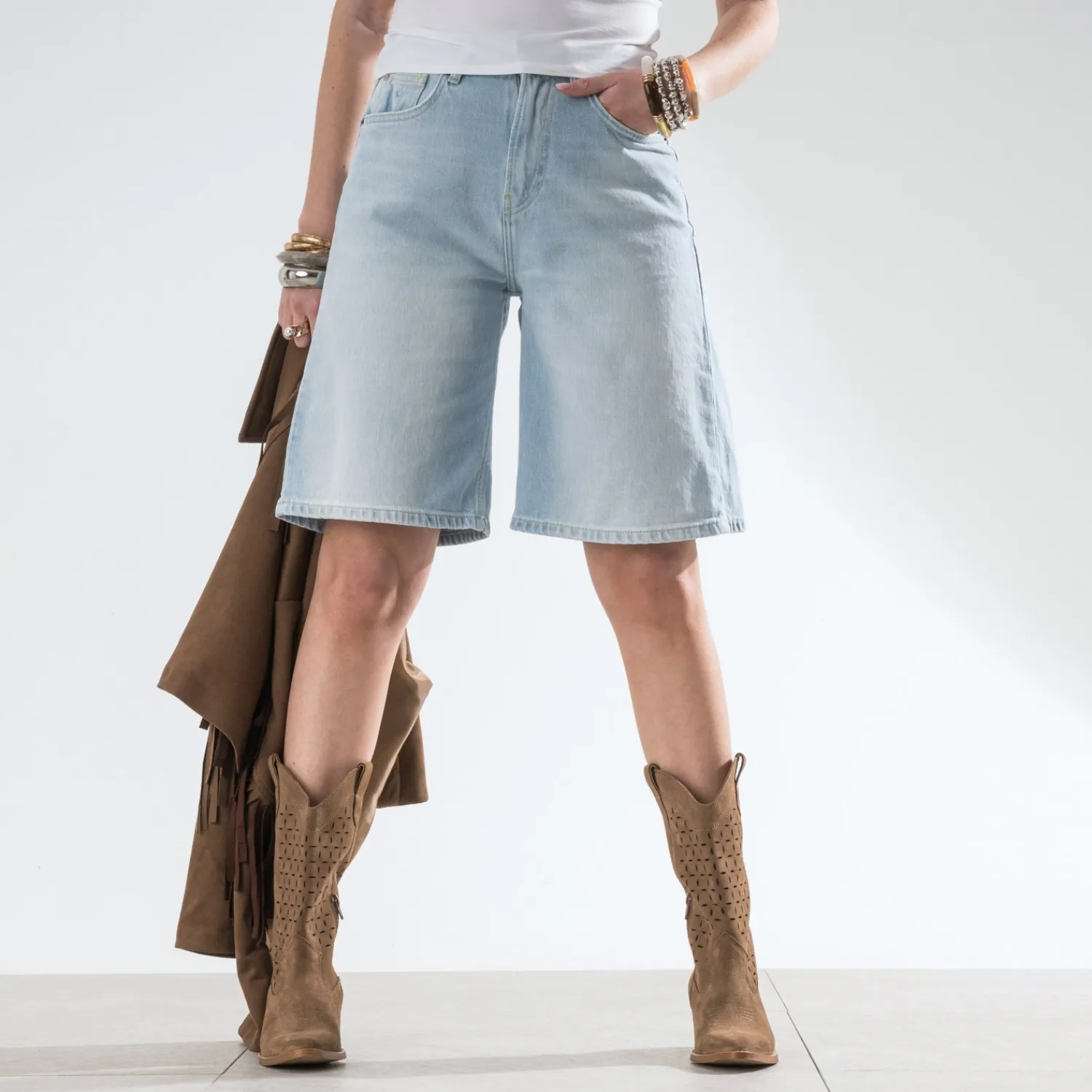 Texto Bottes^Botte santiag cuir velours ajouré TAUPE