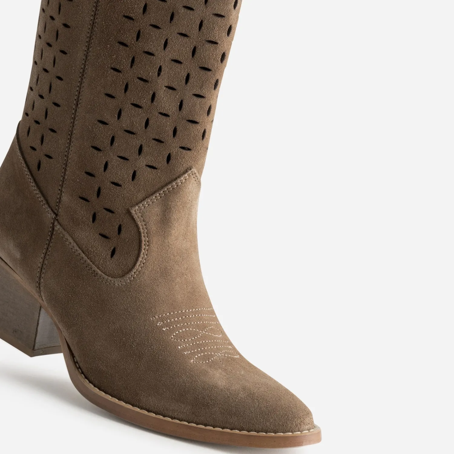 Texto Bottes^Botte santiag cuir velours ajouré TAUPE