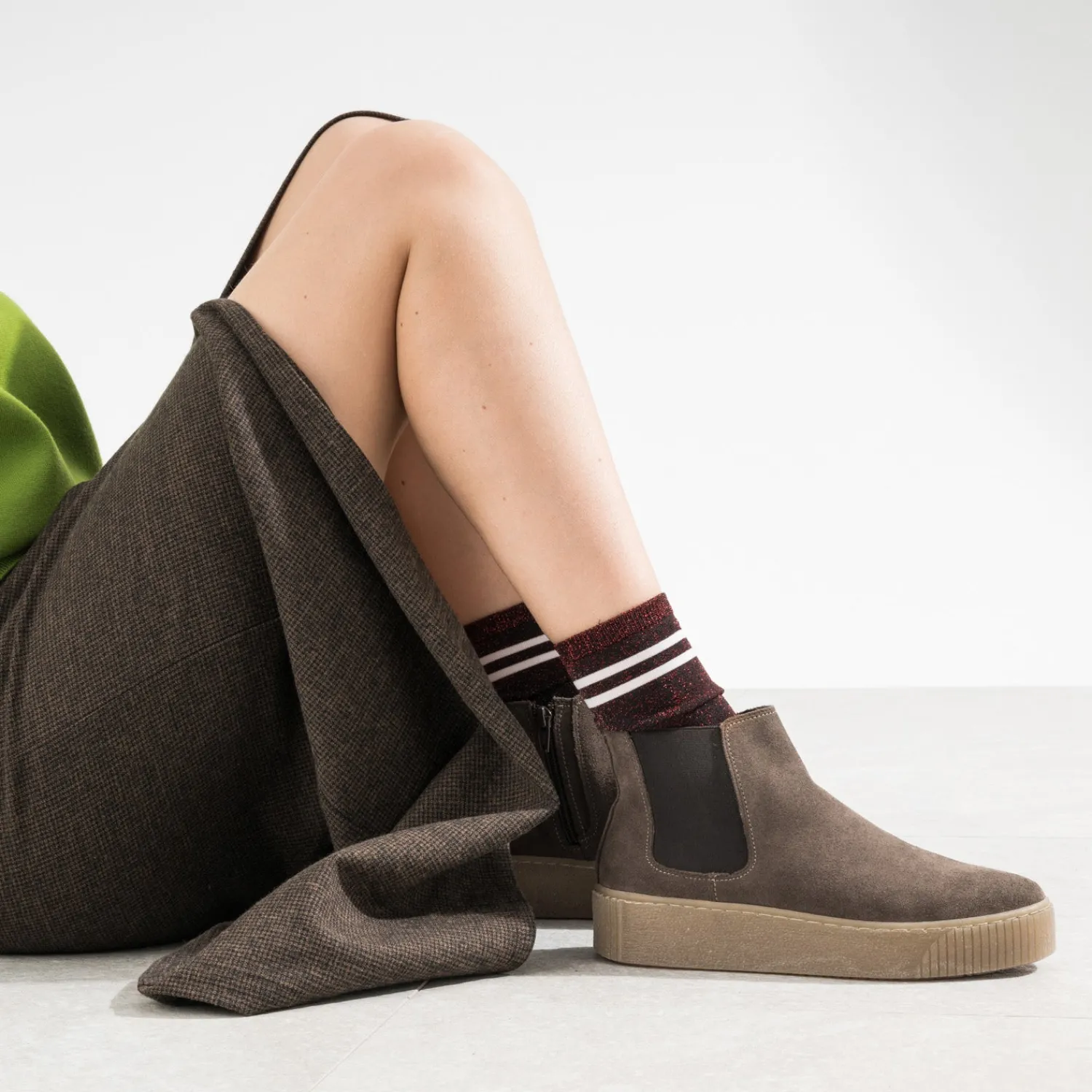 Eram Boots^Chelsea boots taupe cuir velours semelle effet crêpe GRIS