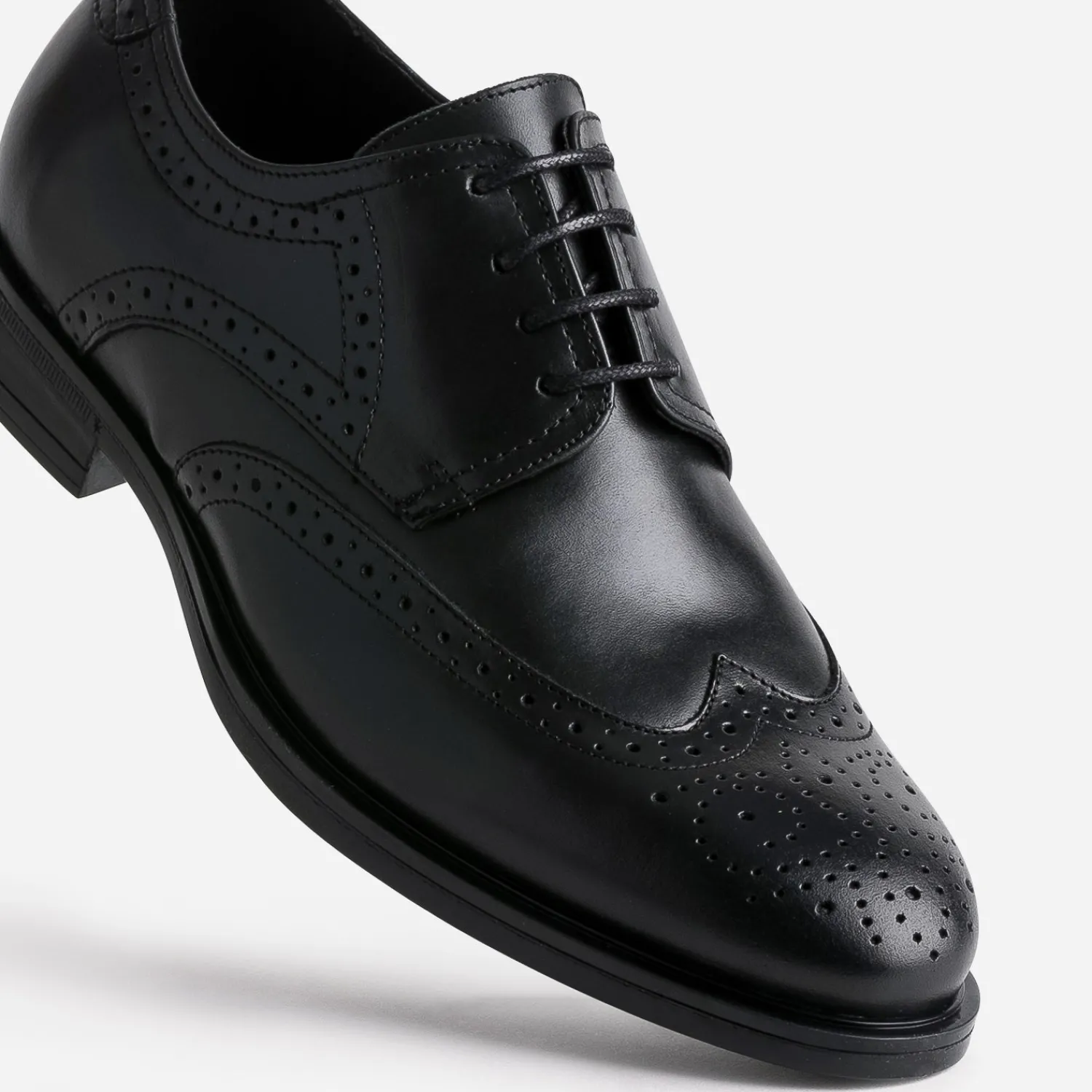 Eram Chaussures De Ville^Derby en cuir à bout fleuri NOIR