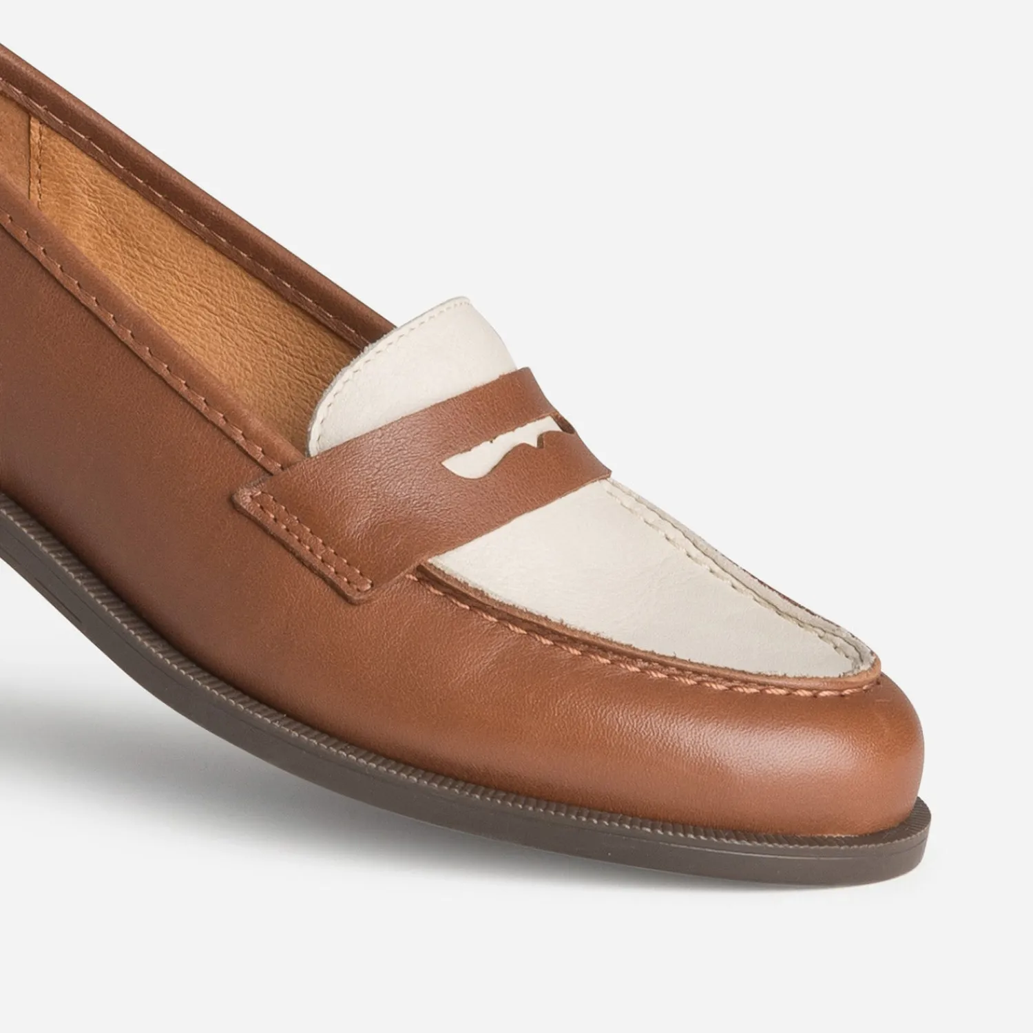 Eram Mocassins/Slippers^Mocassin bicolore et beige cuir COGNAC