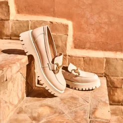 Texto Mocassins/Slippers^Mocassin beige en cuir à semelle crantée ECRU