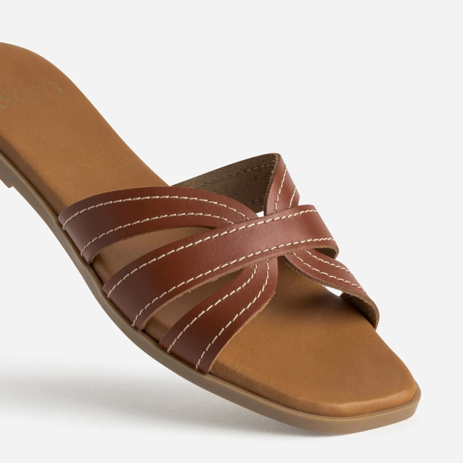 Eram Mules/Tongs|Sandales^Mule cognac cuir brides détails couture ROUGE