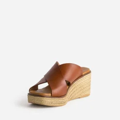 Eram Mules/Tongs|Sandales^Mule compensée rouge foncé en cuir éco-conçu MARRON