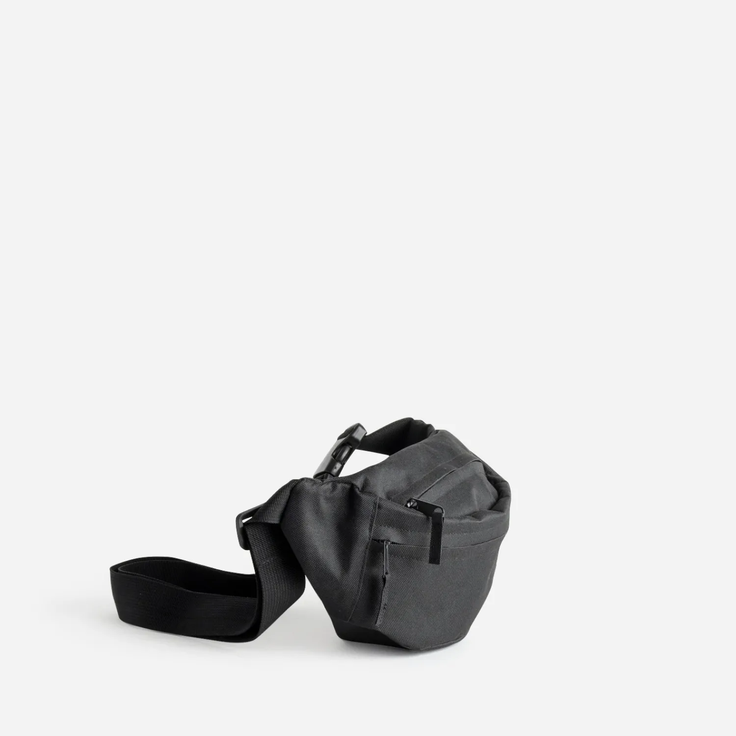 Eram Sacs|Sacs & Besaces^Sac banane nylon tissé mat NOIR