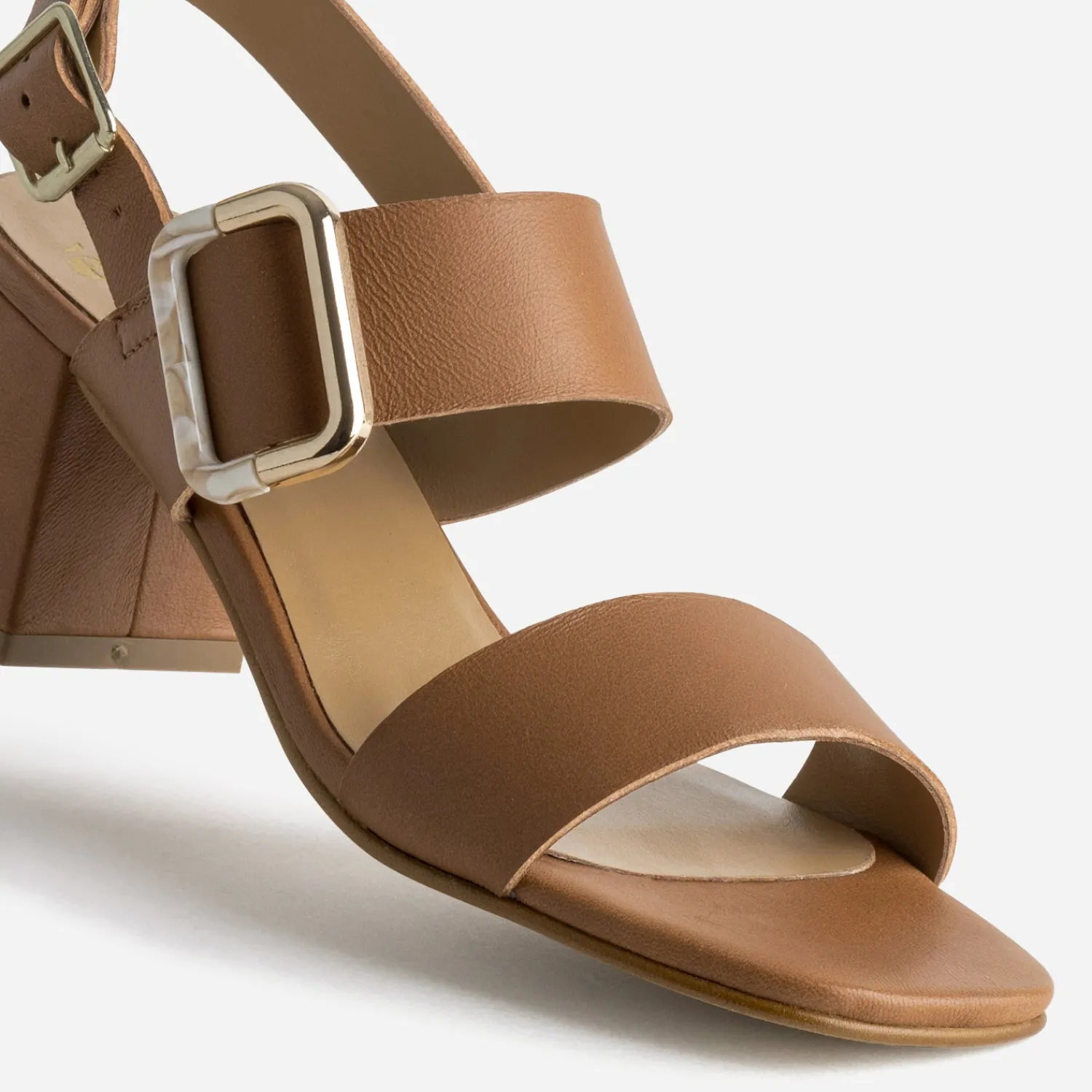 Eram Sandales^Sandale à talon cuir boucle fantaisie CAMEL