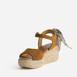Eram Sandales^Sandale compensée cuir velours éco-conçu CAMEL