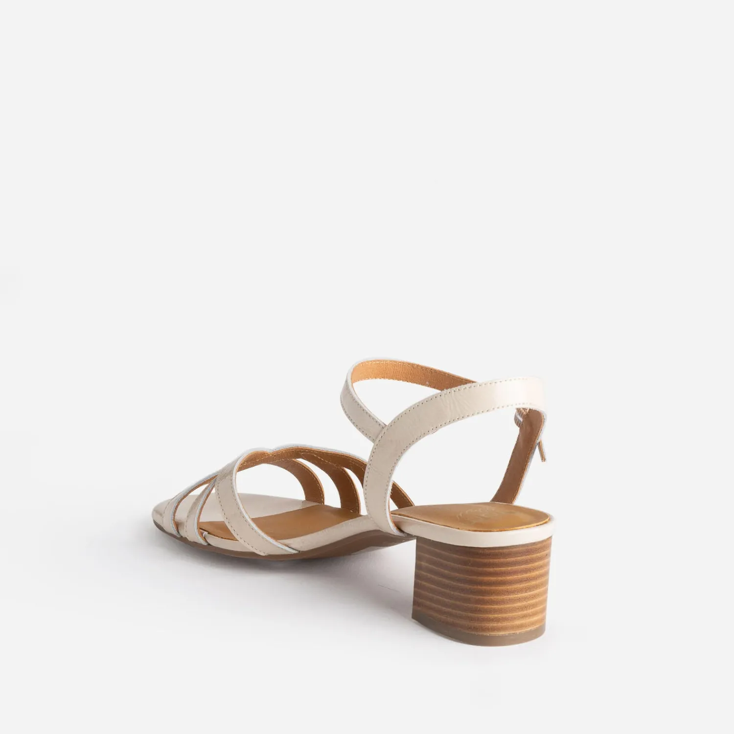 Eram Flex Sandales^Sandale beige clair en cuir verni ECRU