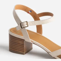Eram Flex Sandales^Sandale beige clair en cuir verni ECRU