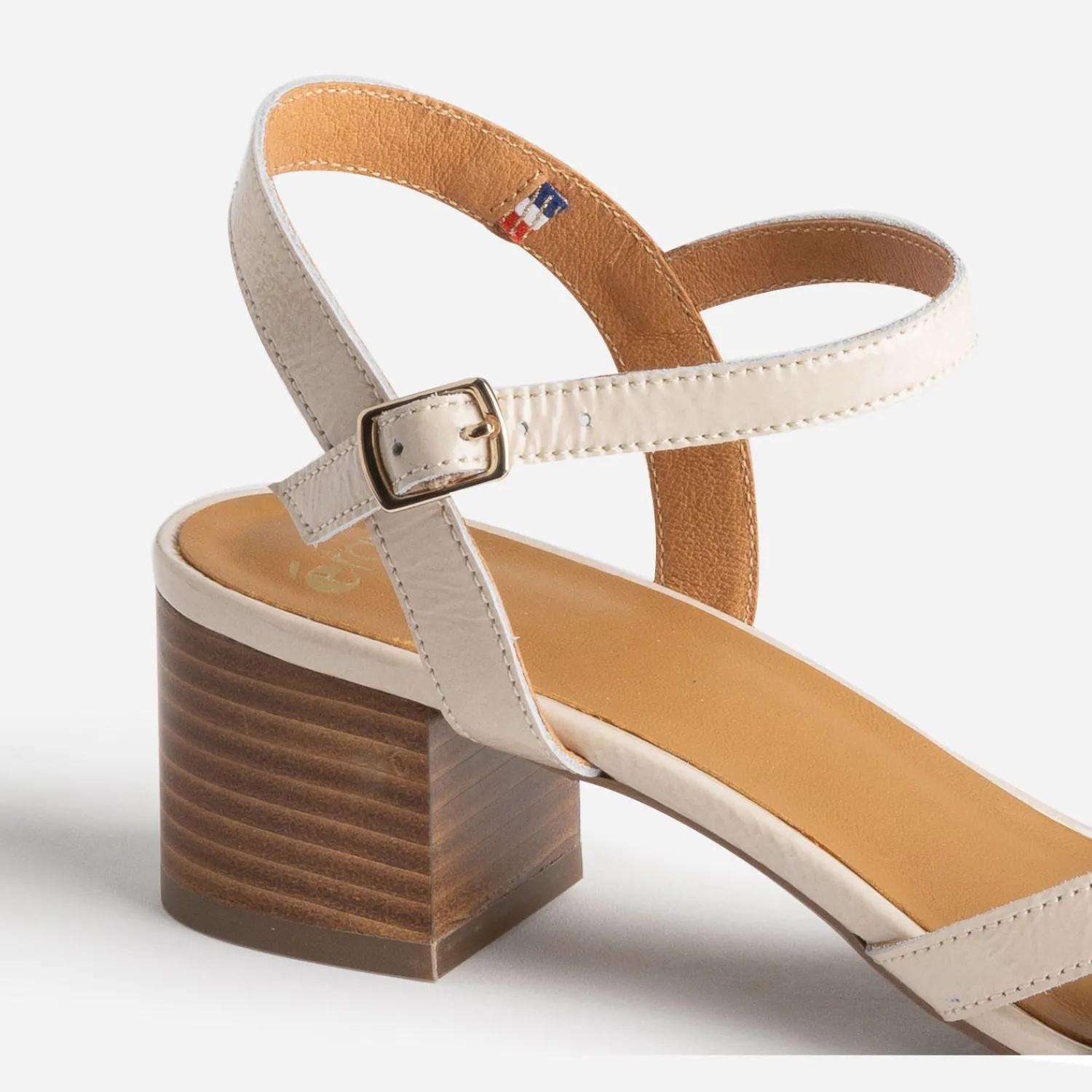 Eram Flex Sandales^Sandale beige clair en cuir verni ECRU
