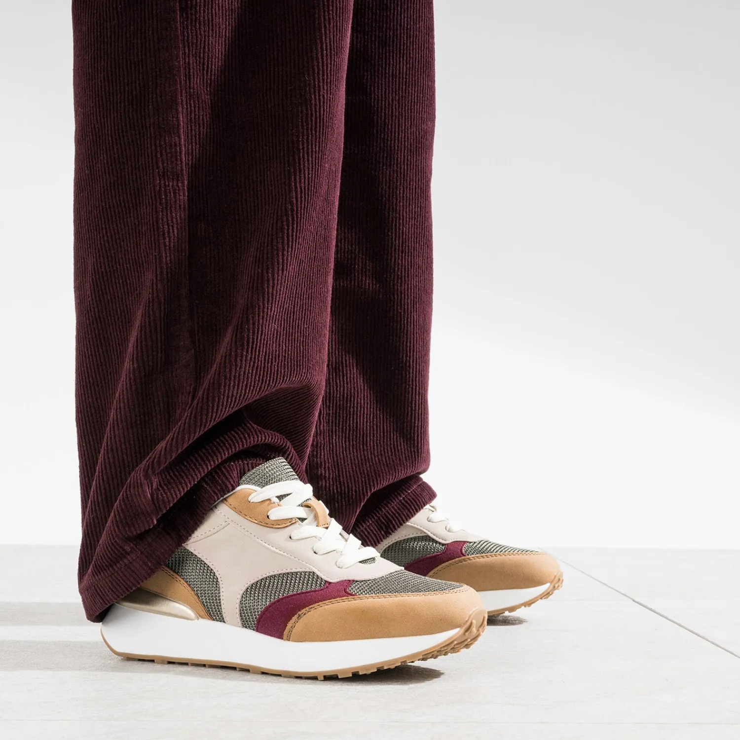 Eram Baskets^Tennis , bordeaux et beige semelle amovible CAMEL