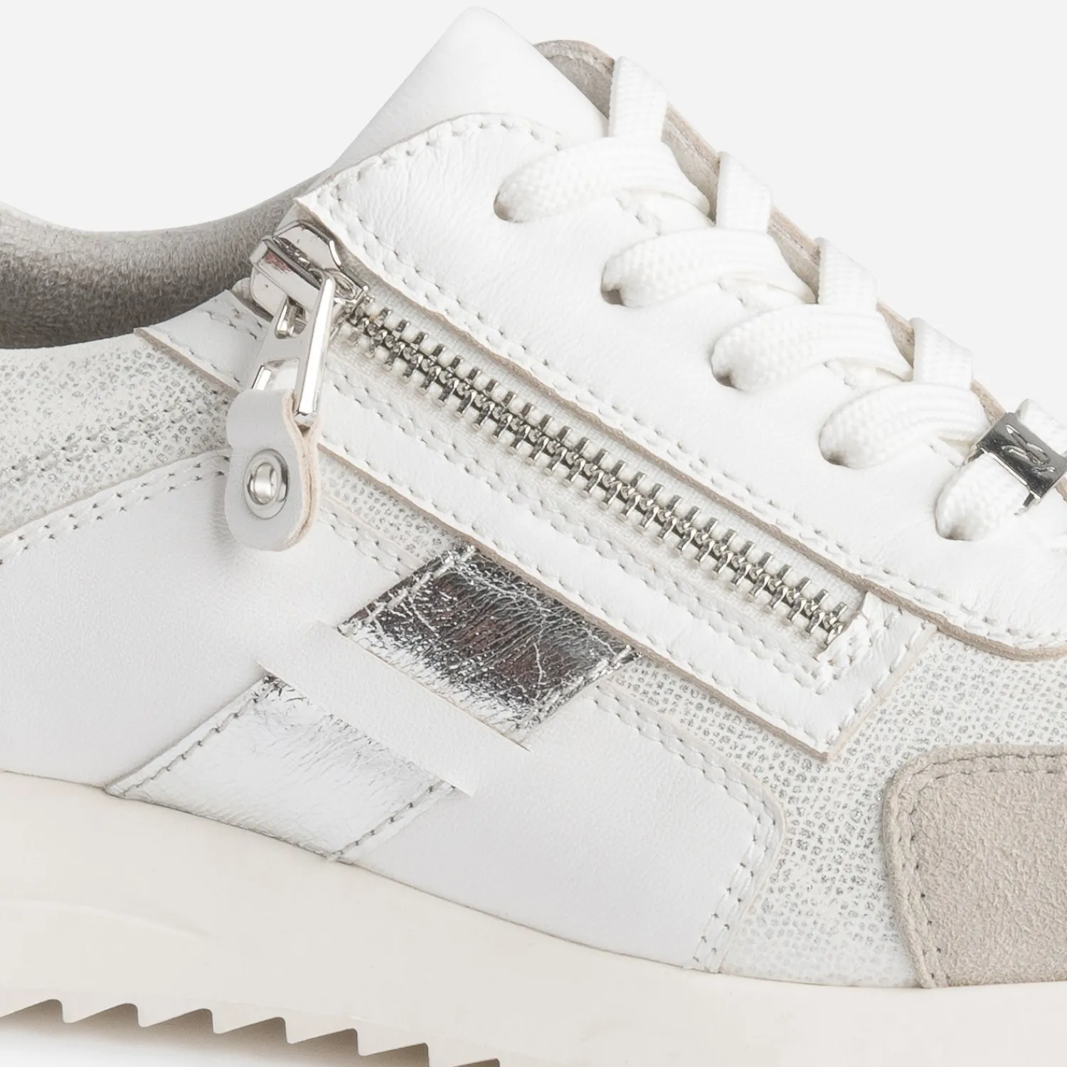 Caprice Baskets^Tennis blanche, grise et ARGENT