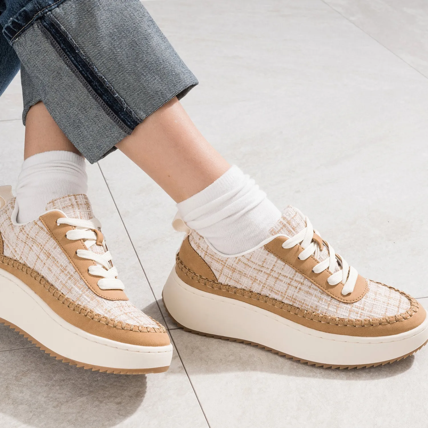 Eram Baskets^Tennis Dad shoes beige textile carreaux CAMEL