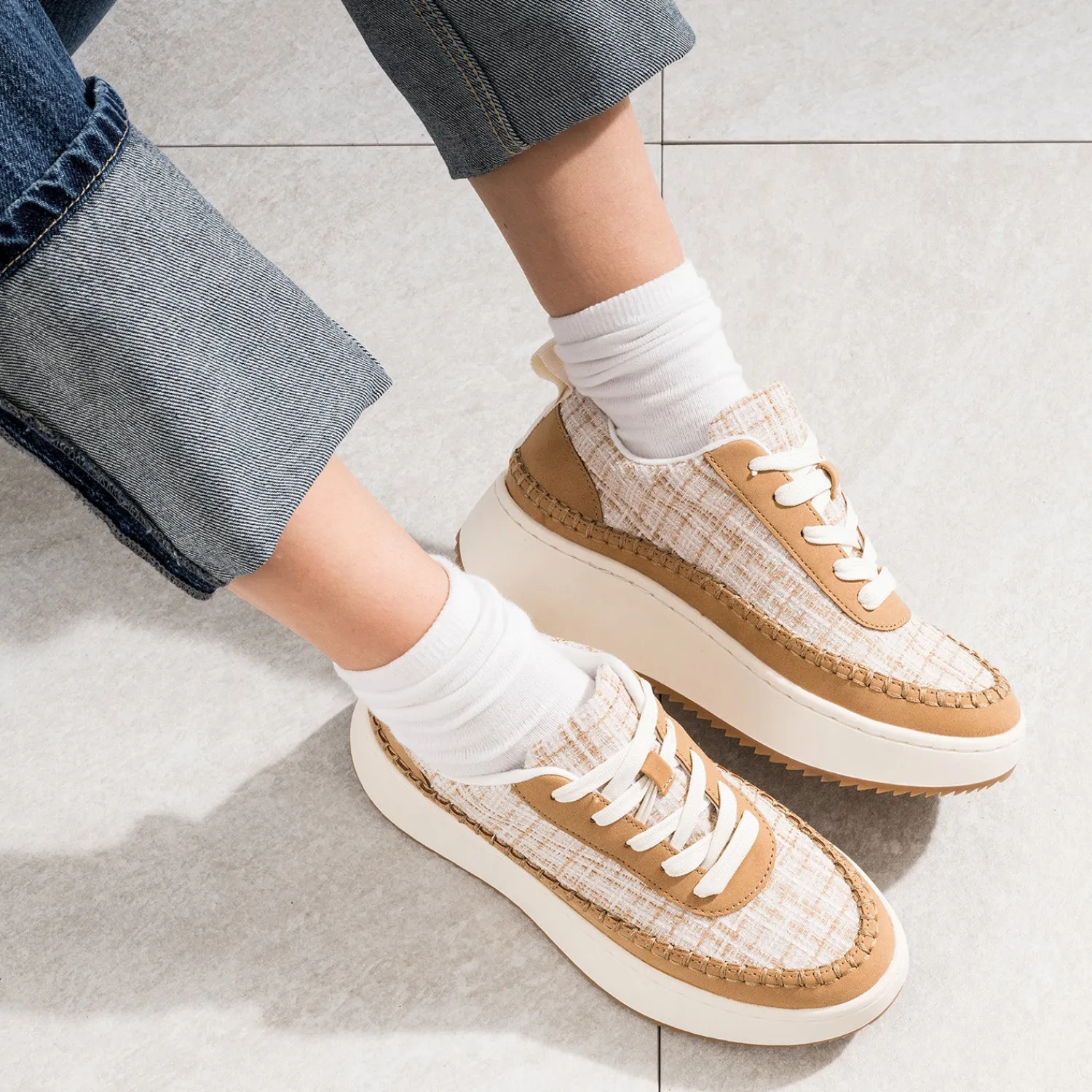 Eram Baskets^Tennis Dad shoes beige textile carreaux CAMEL