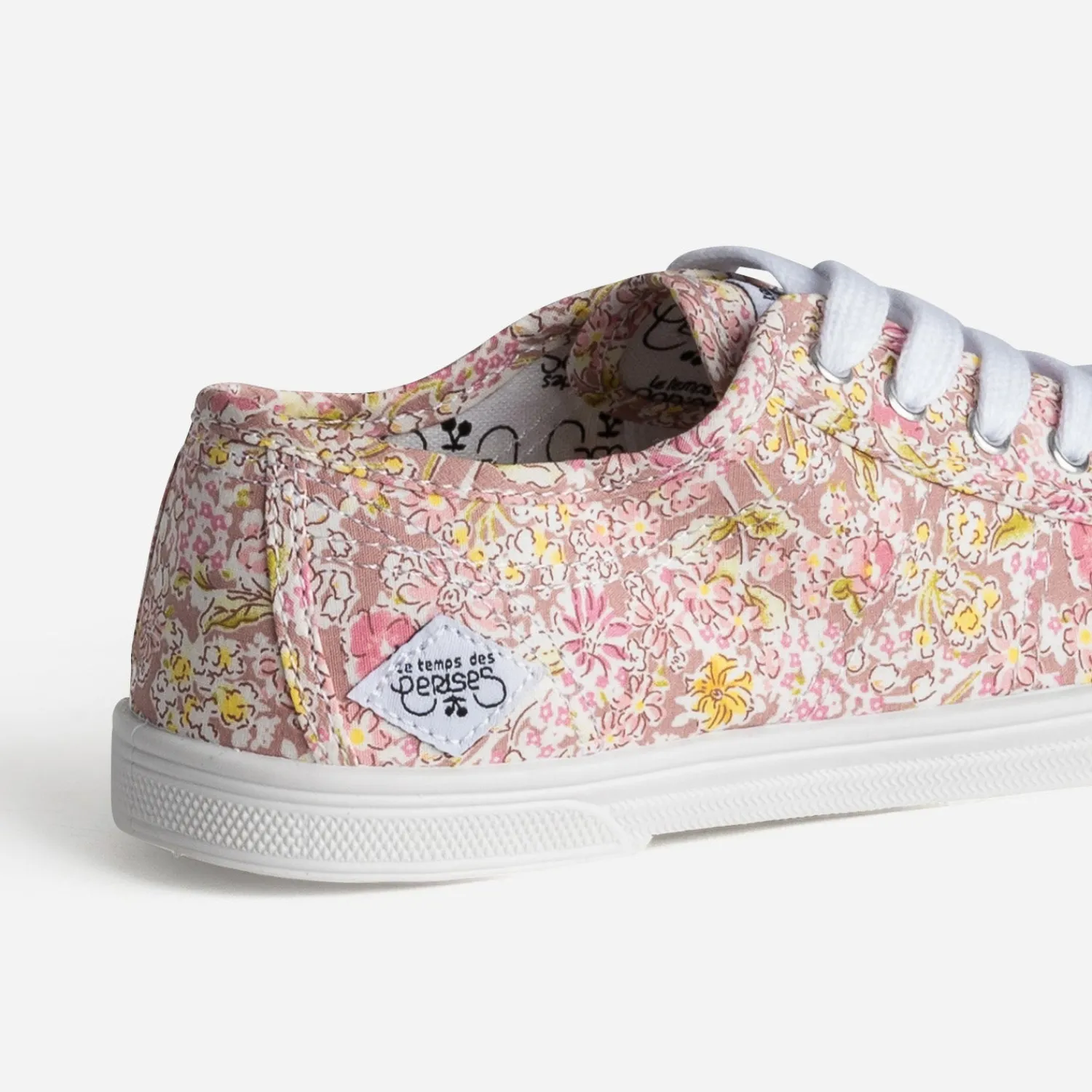 Le Temps des Cerises Baskets^Tennis blanche toile fleurie MULTICOLORE