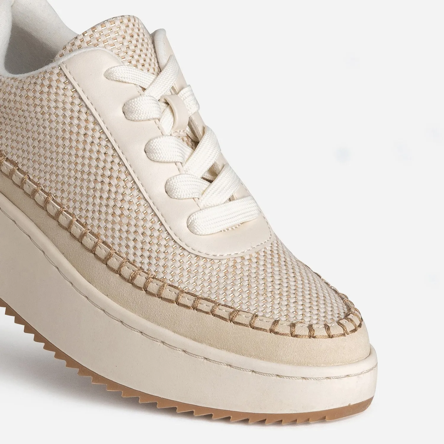 Eram Baskets^Tennis TEXTO beige tressage dé et surpiqûre contrastée OR